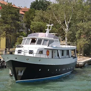 https://yacht-fortebraccio-venezia.hotelinveneto.com