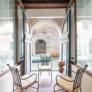 https://riva-palace-apartment.hotelinveneto.com